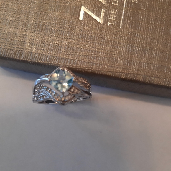NWOT ZALES SKY BLUE TOPAZ RING - Picture 7 of 7
